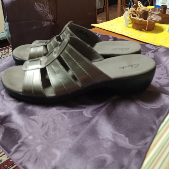 CLARKS - Picture 7 of 9